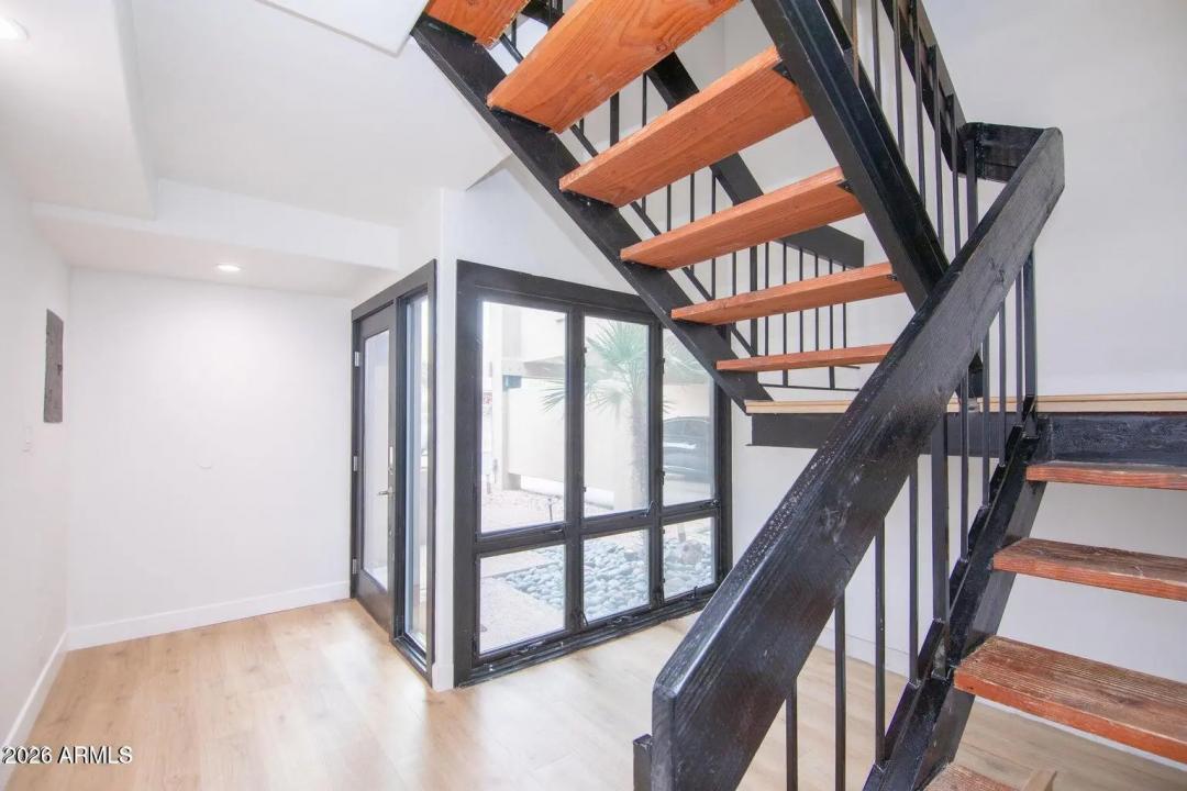 Real Estate Picture 5