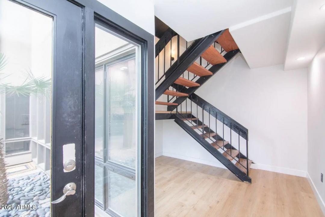 Real Estate Picture 4