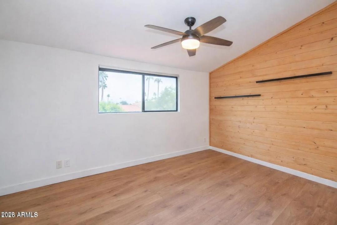 Real Estate Picture 23