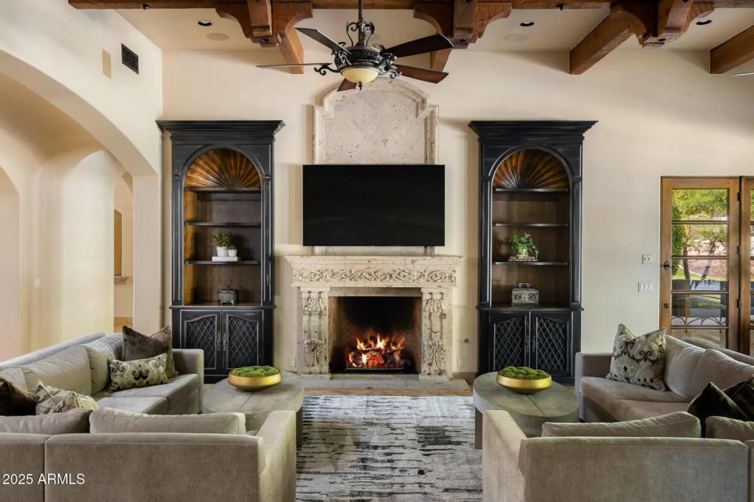 Real Estate Picture 4