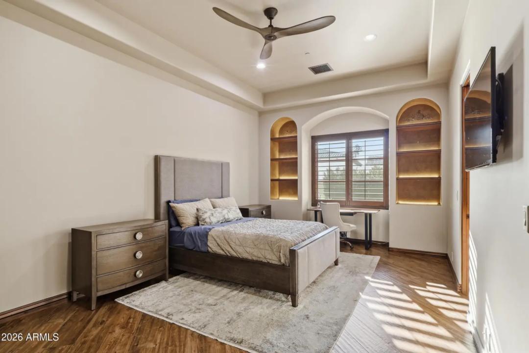 Real Estate Picture 24