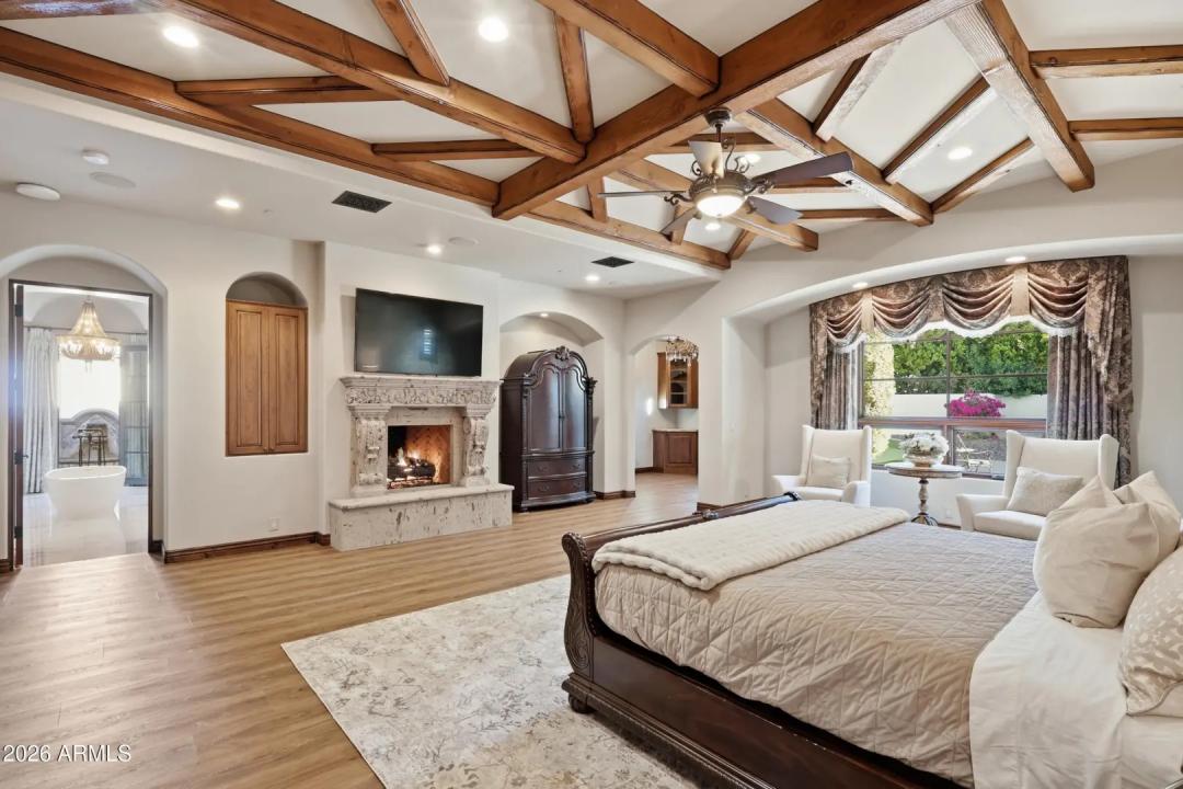 Real Estate Picture 4