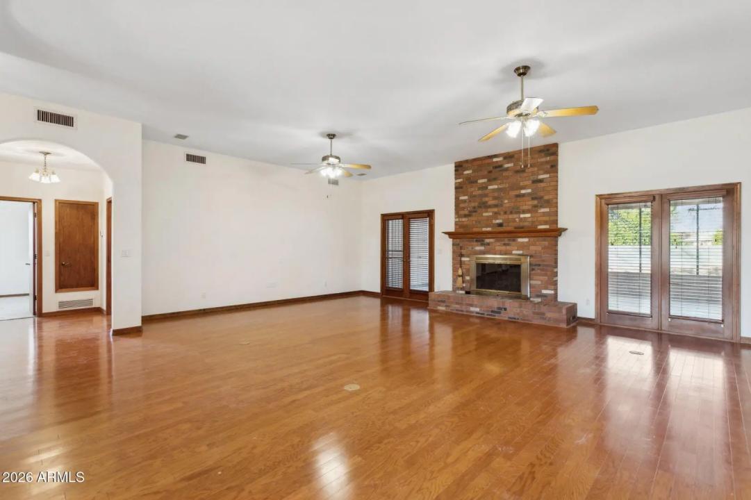 Real Estate Picture 11