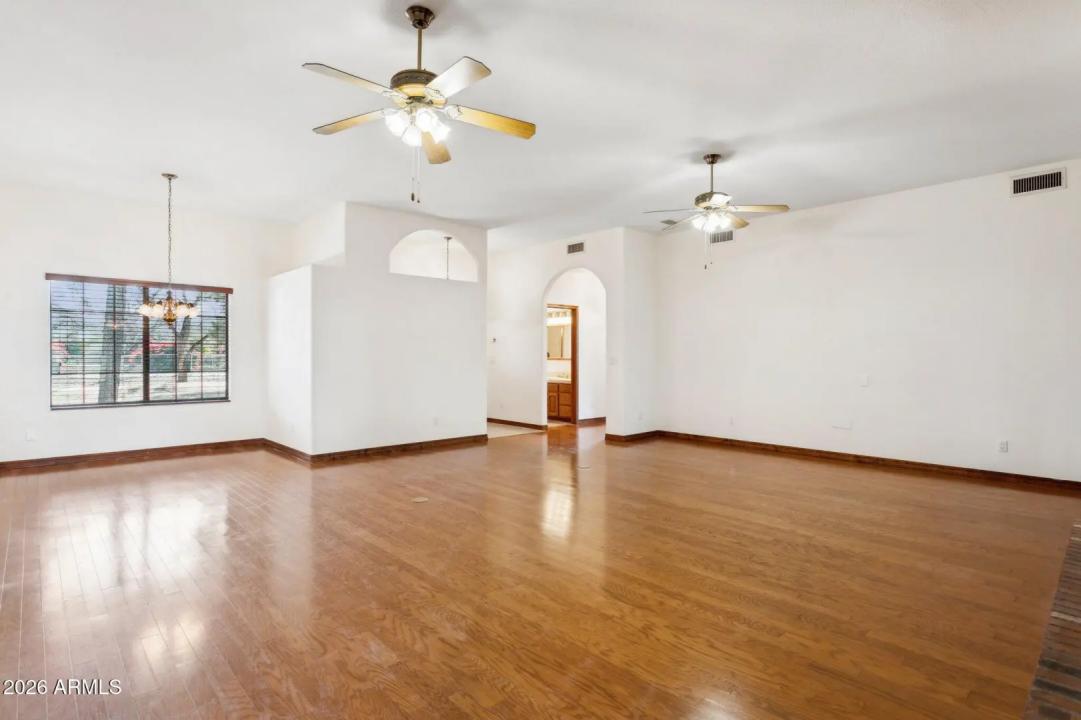 Real Estate Picture 12