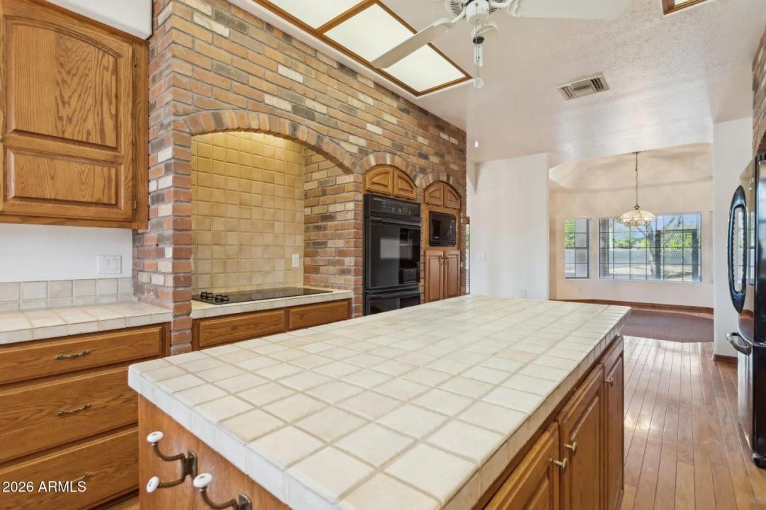 Real Estate Picture 19