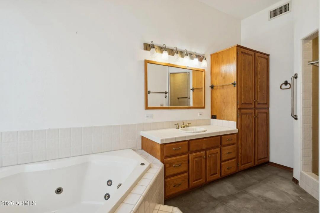 Real Estate Picture 28