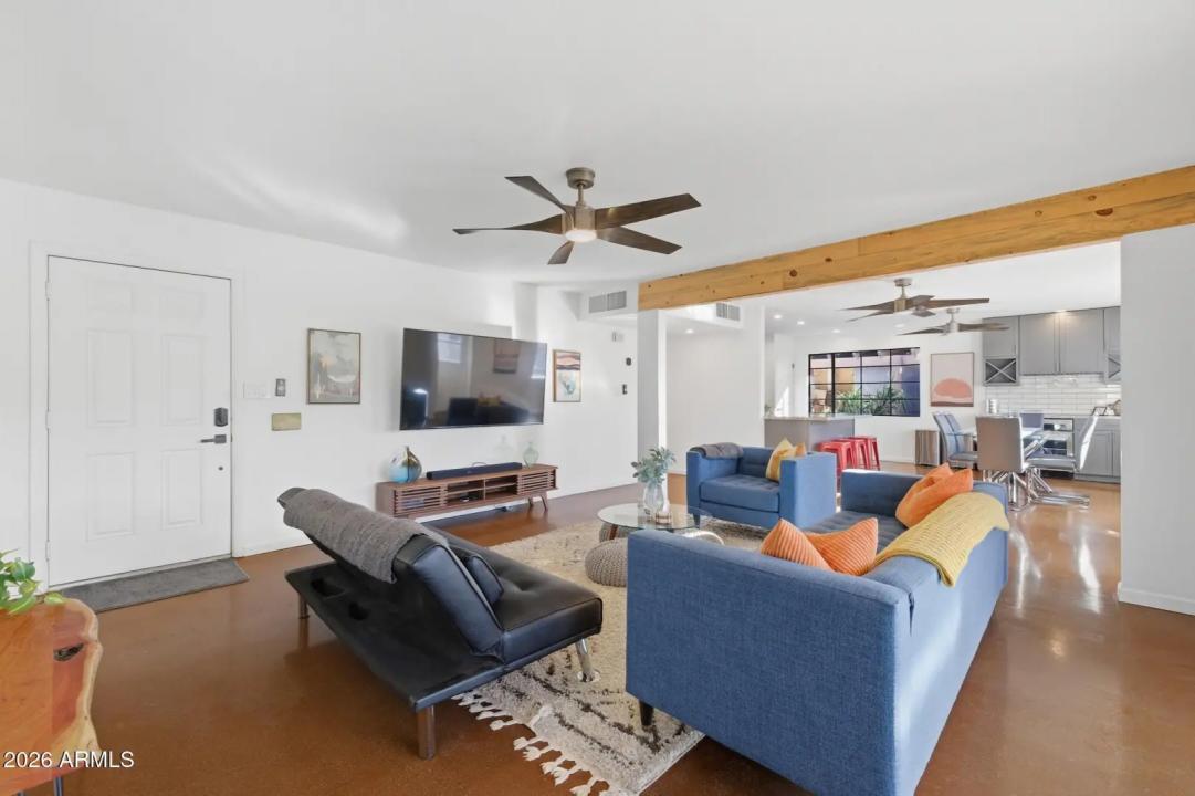 Real Estate Picture 4