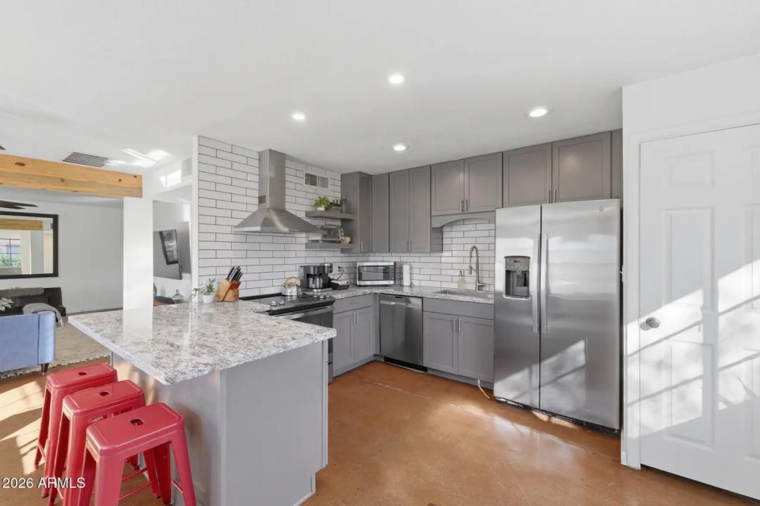 Real Estate Picture 8