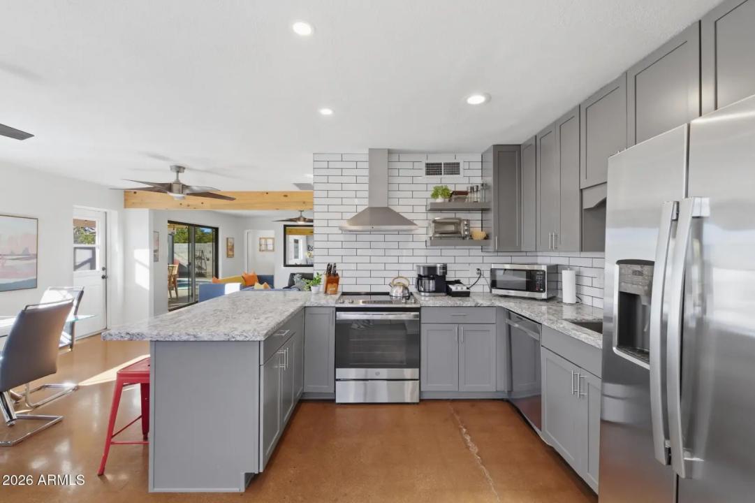 Real Estate Picture 9