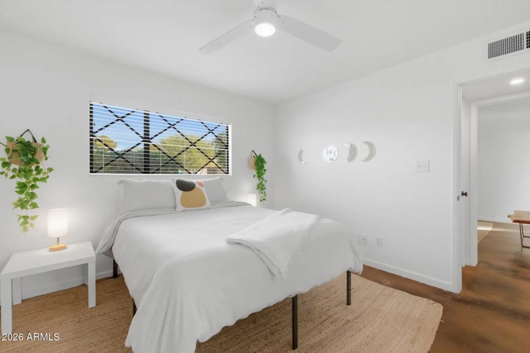 Real Estate Picture 16