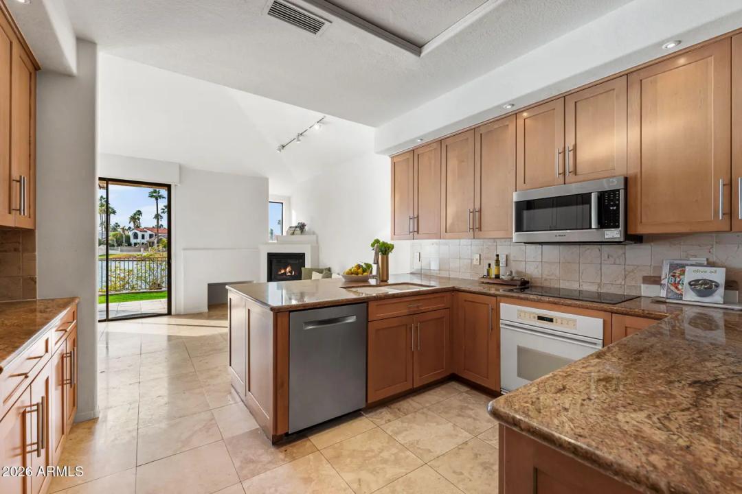 Real Estate Picture 24