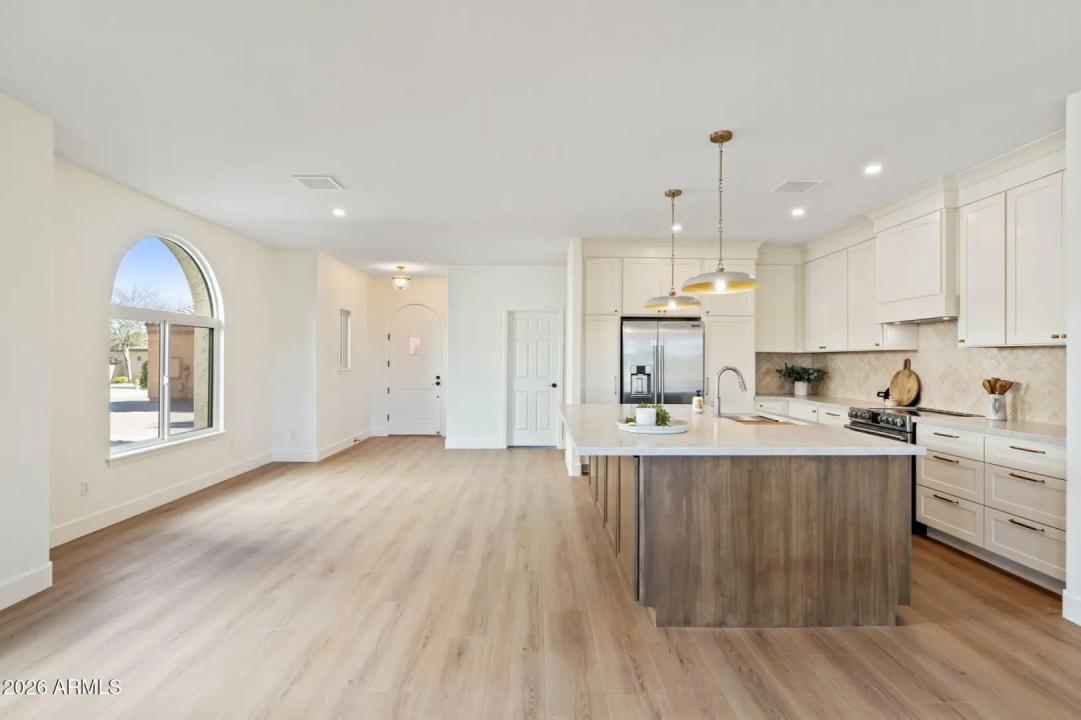 Real Estate Picture 6