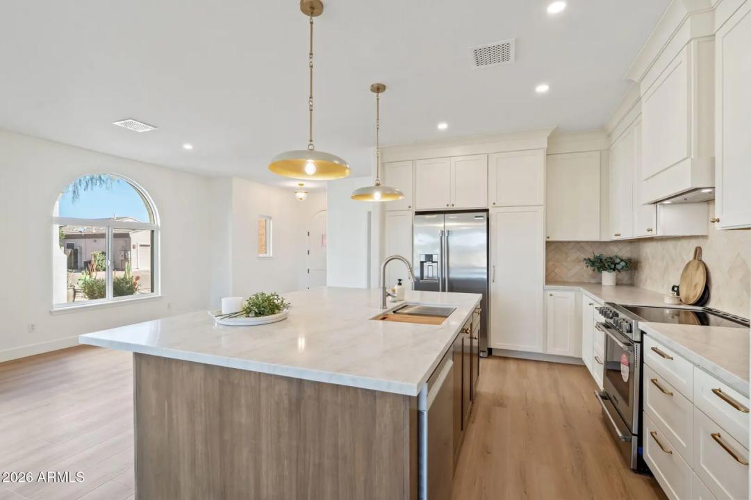 Real Estate Picture 8