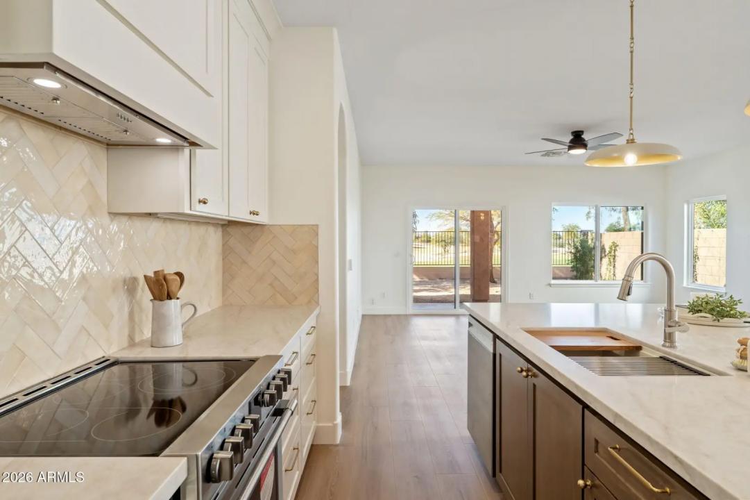 Real Estate Picture 9