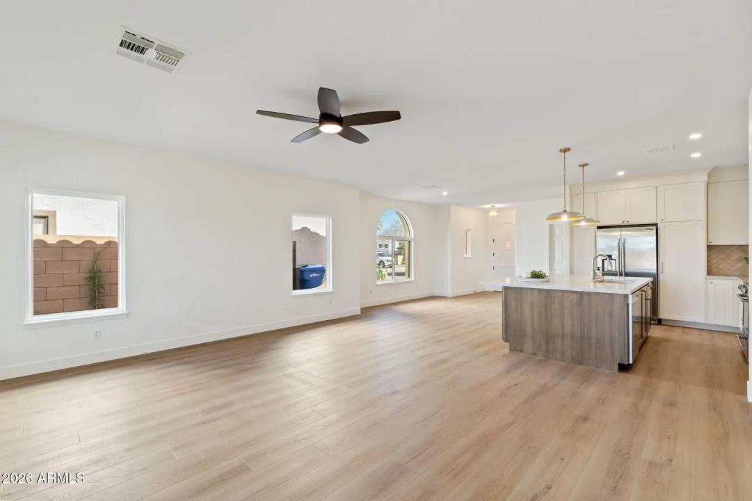 Real Estate Picture 14