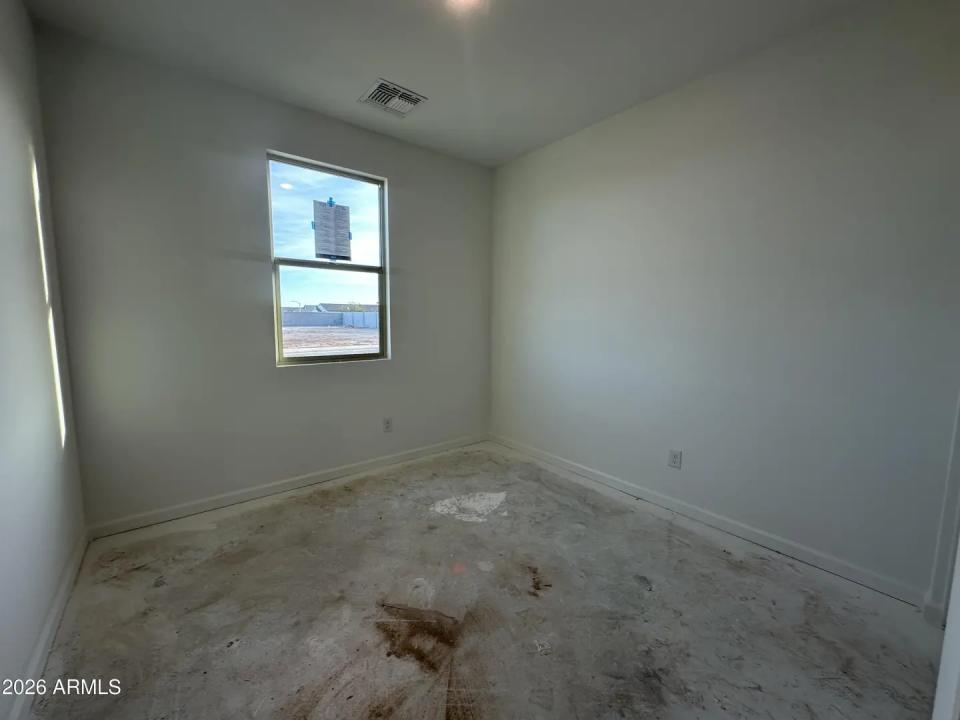 Real Estate Picture 4