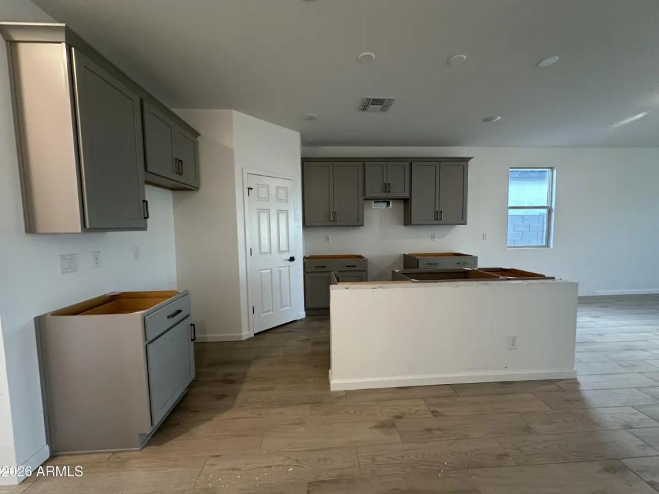 Real Estate Picture 8