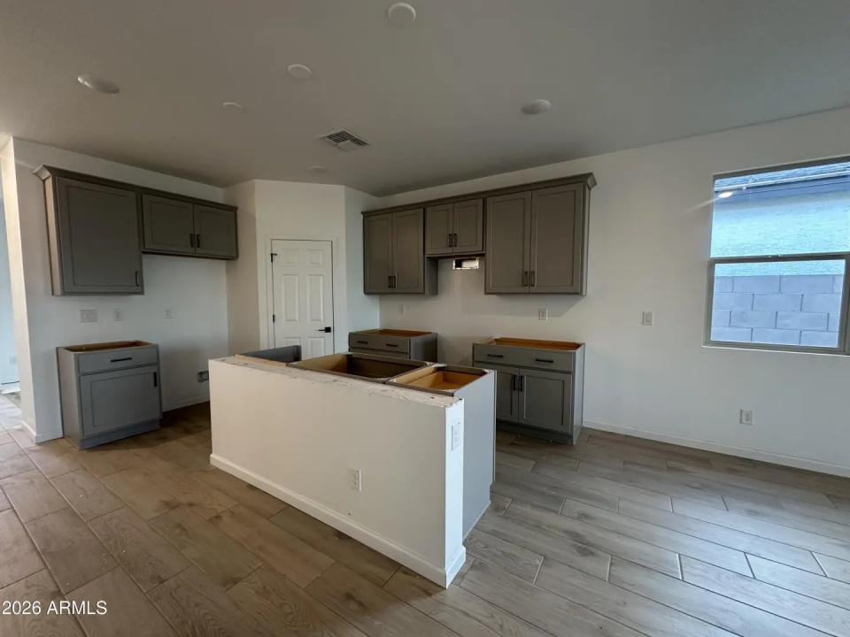 Real Estate Picture 9