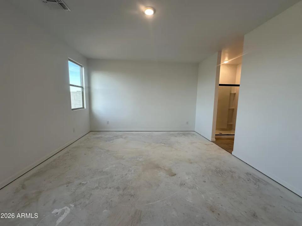 Real Estate Picture 12