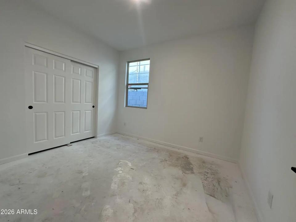 Real Estate Picture 14