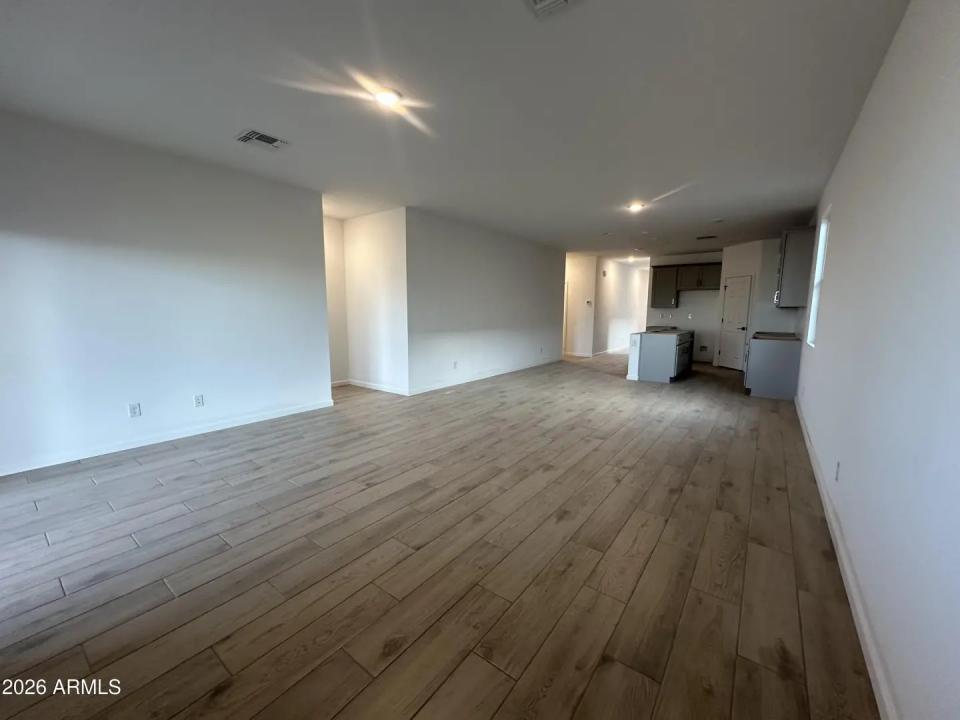 Real Estate Picture 16