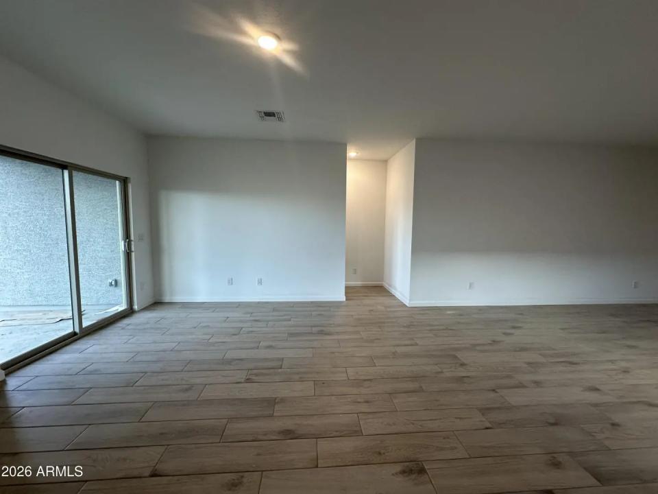 Real Estate Picture 17