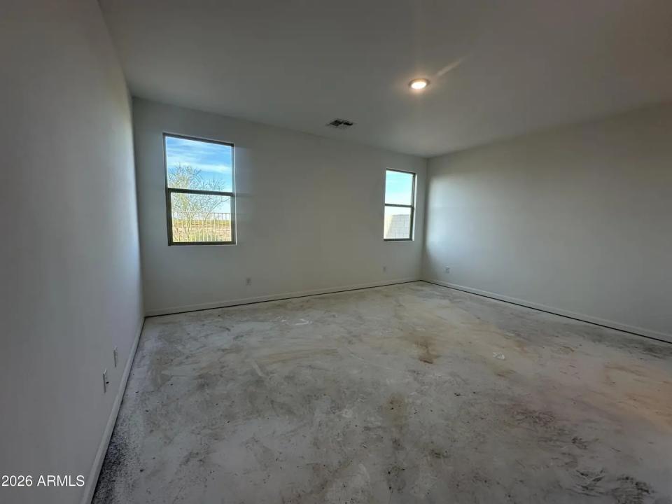 Real Estate Picture 18