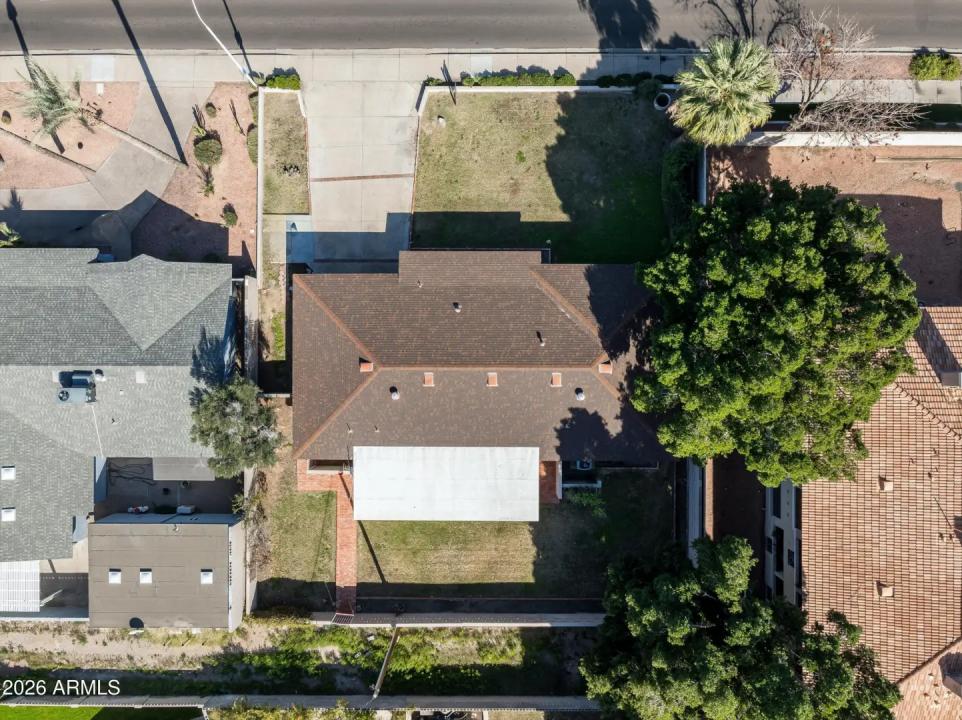 Real Estate Picture 3