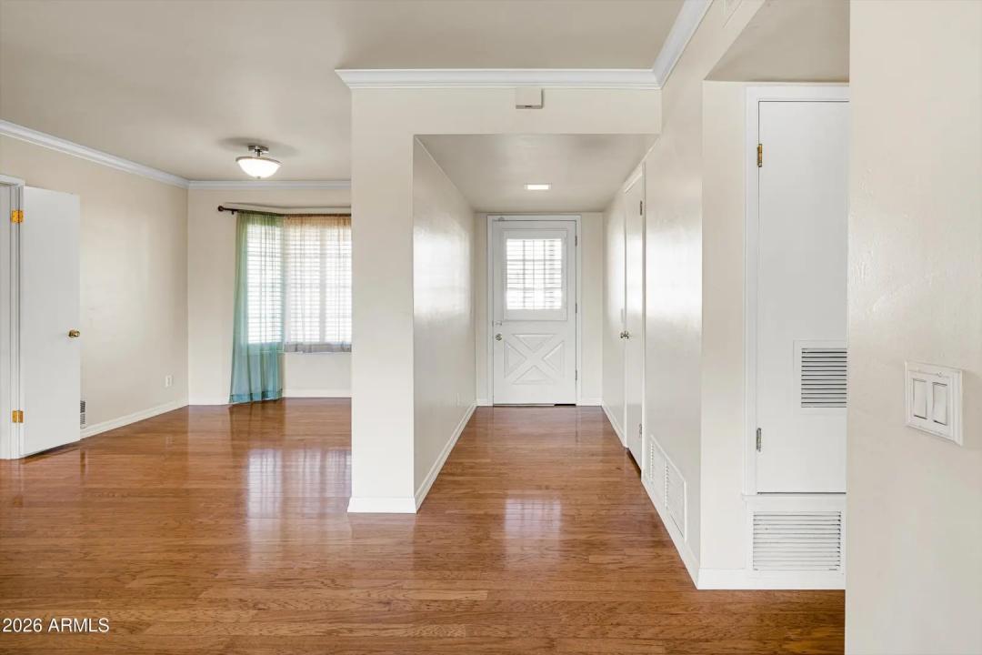 Real Estate Picture 4