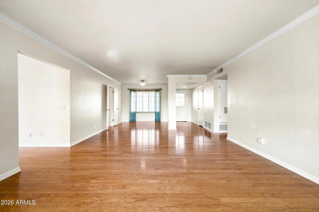 Real Estate Picture 5