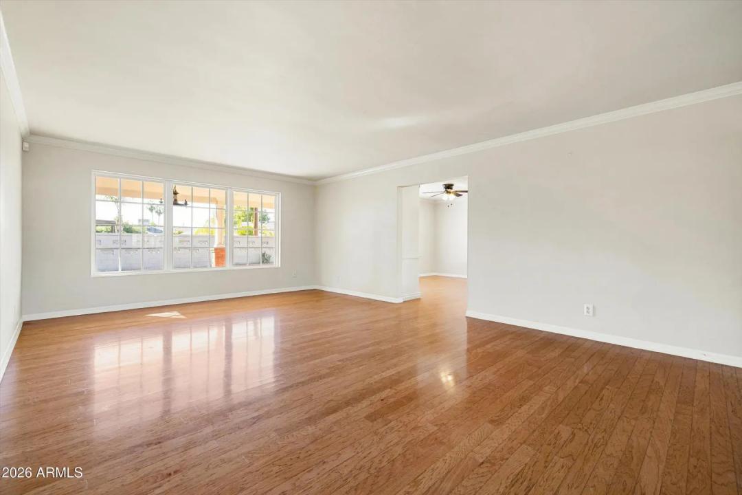 Real Estate Picture 7