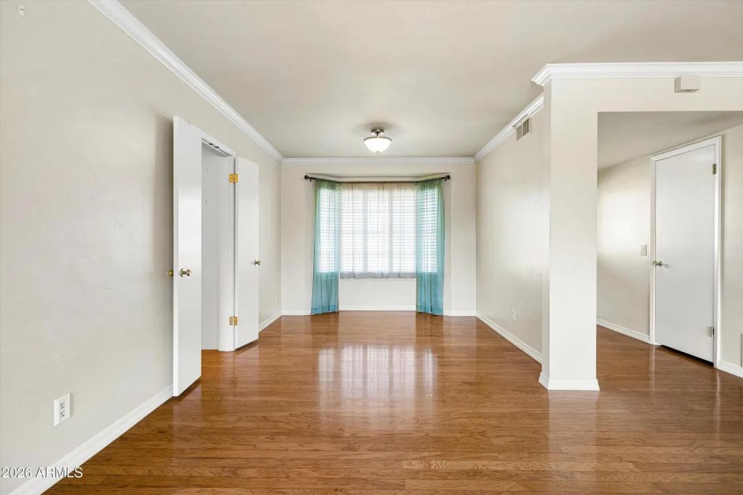 Real Estate Picture 8