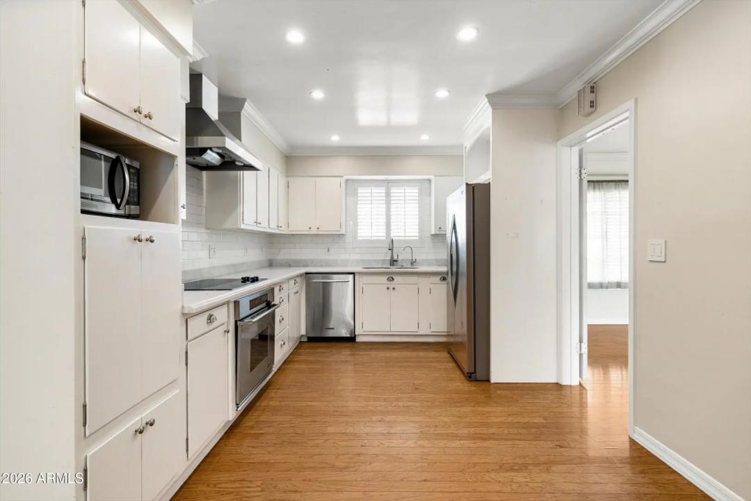 Real Estate Picture 9