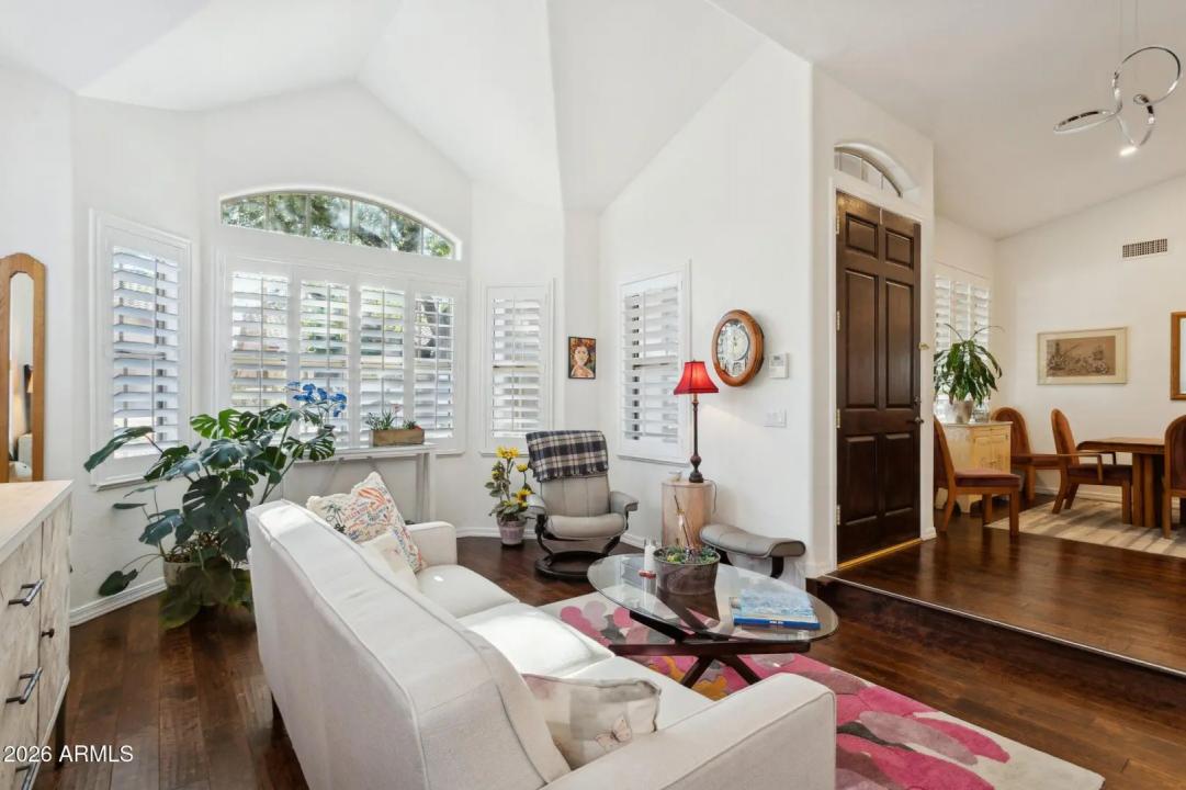 Real Estate Picture 9