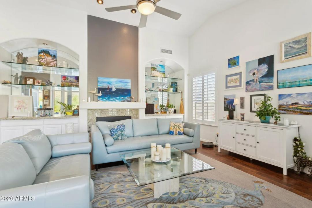 Real Estate Picture 14