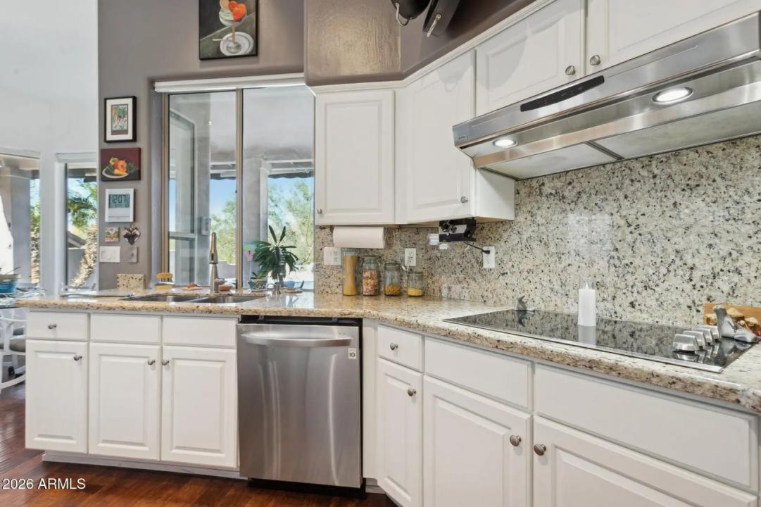 Real Estate Picture 23