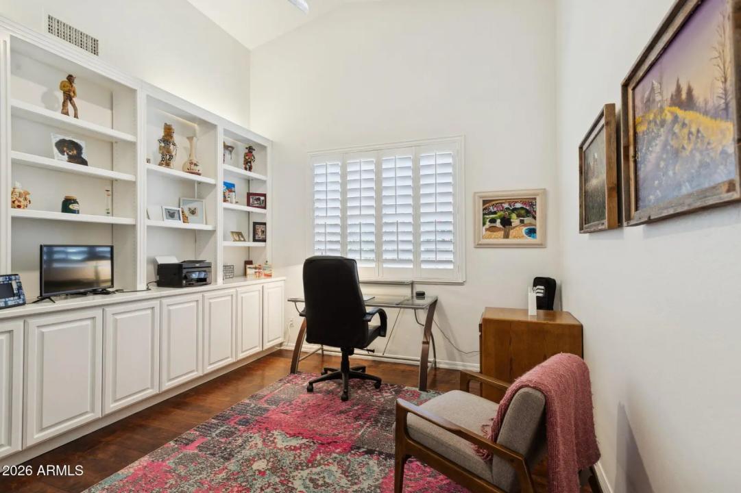 Real Estate Picture 24