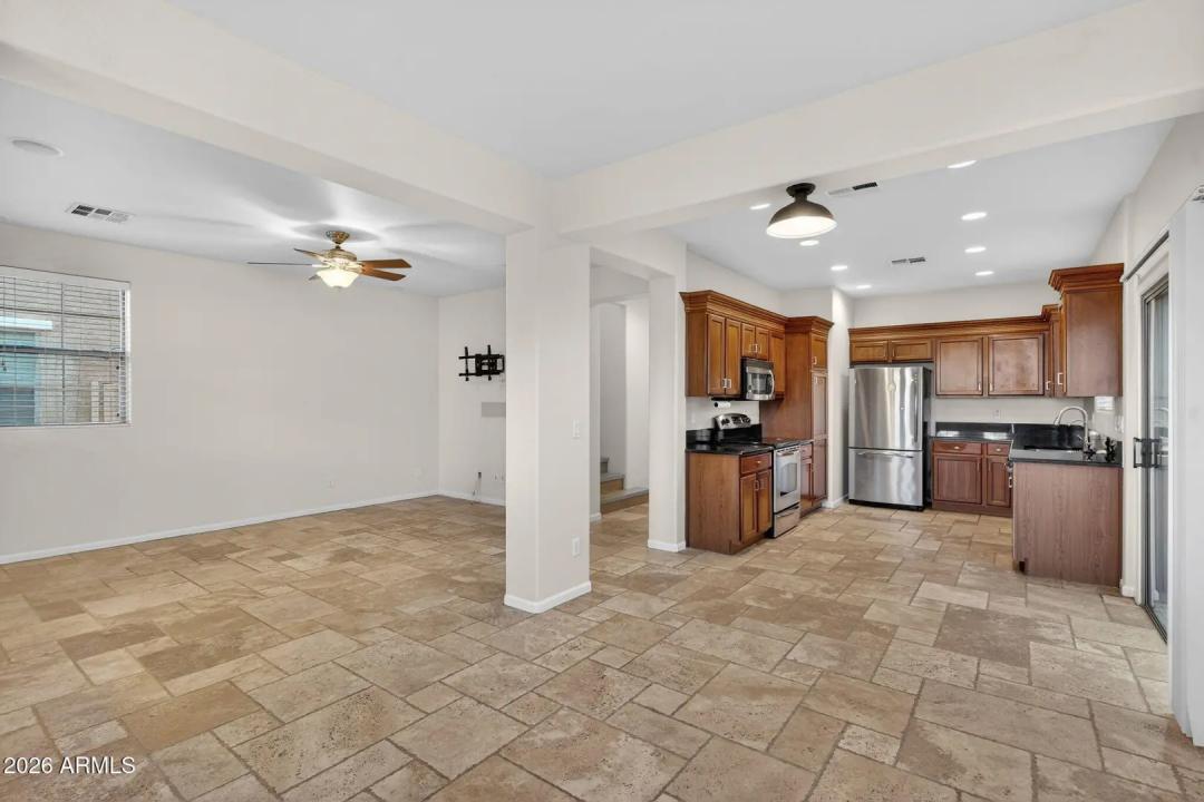 Real Estate Picture 7