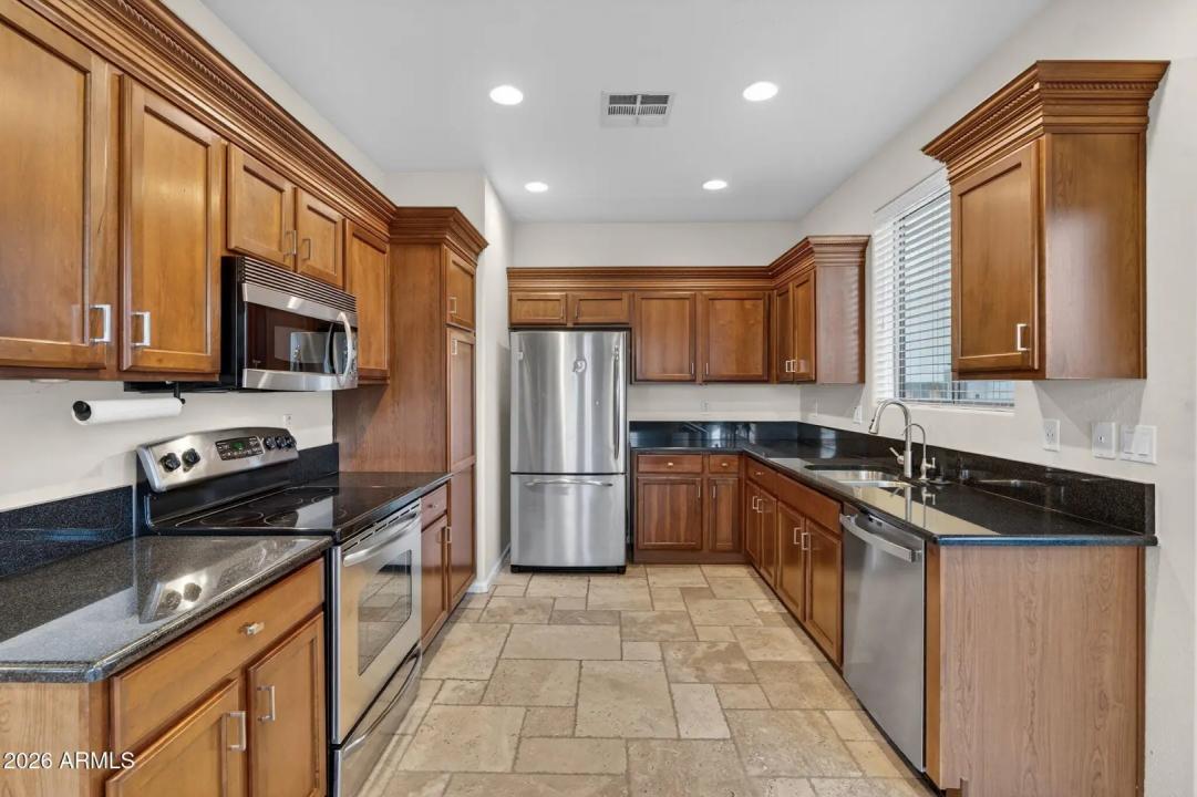 Real Estate Picture 9