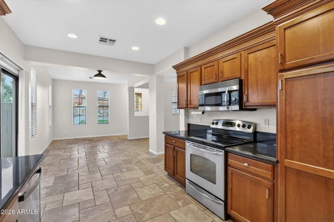 Real Estate Picture 11