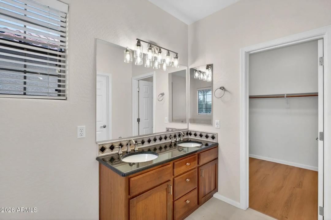 Real Estate Picture 18