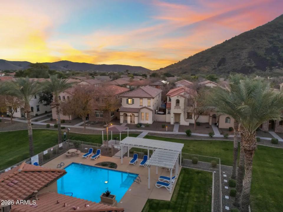 Real Estate Picture 50