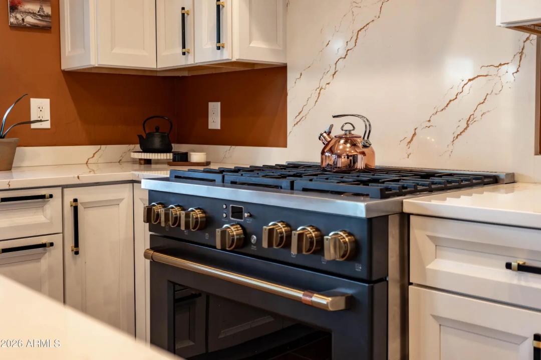 Real Estate Picture 14