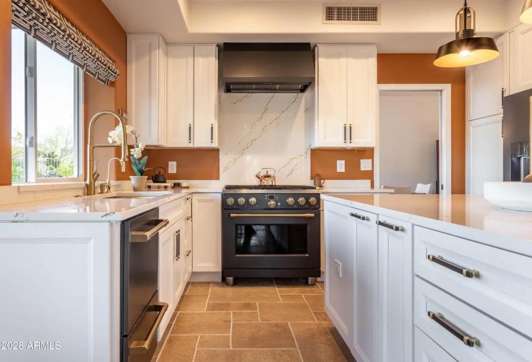 Real Estate Picture 16