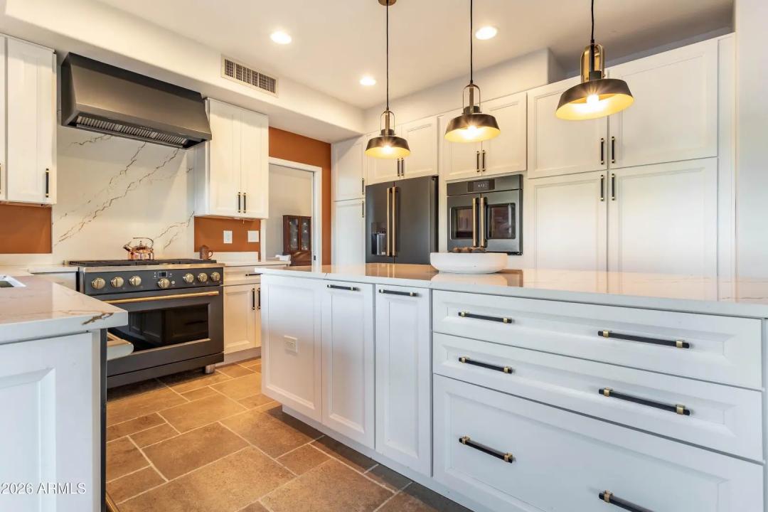 Real Estate Picture 4