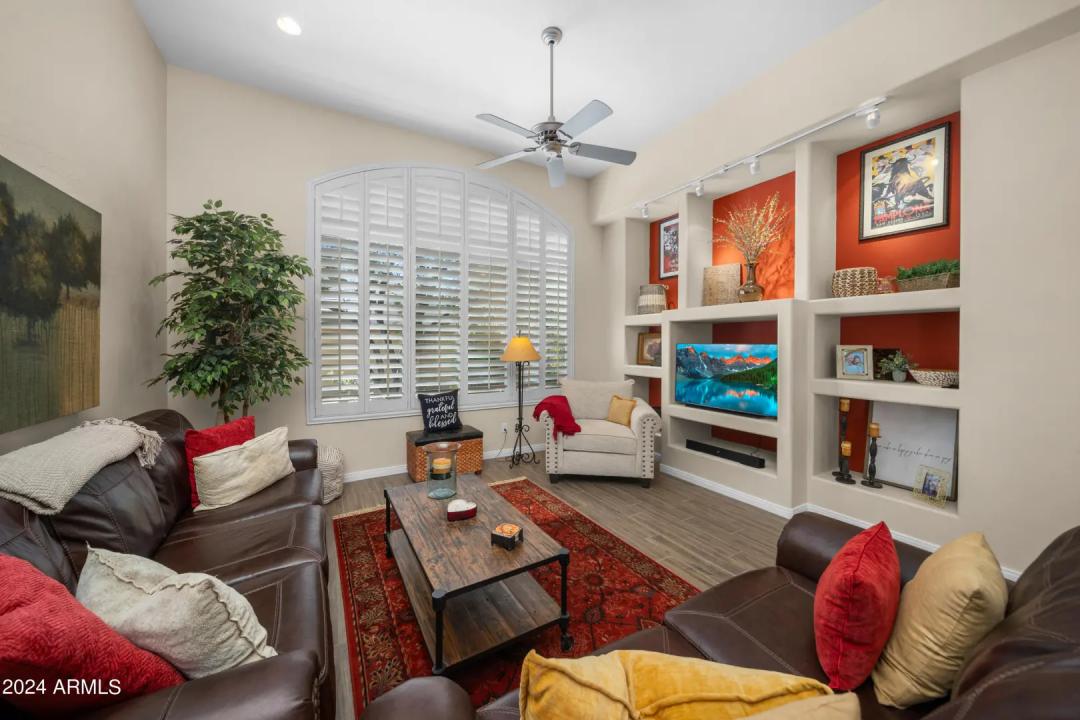 Real Estate Picture 8