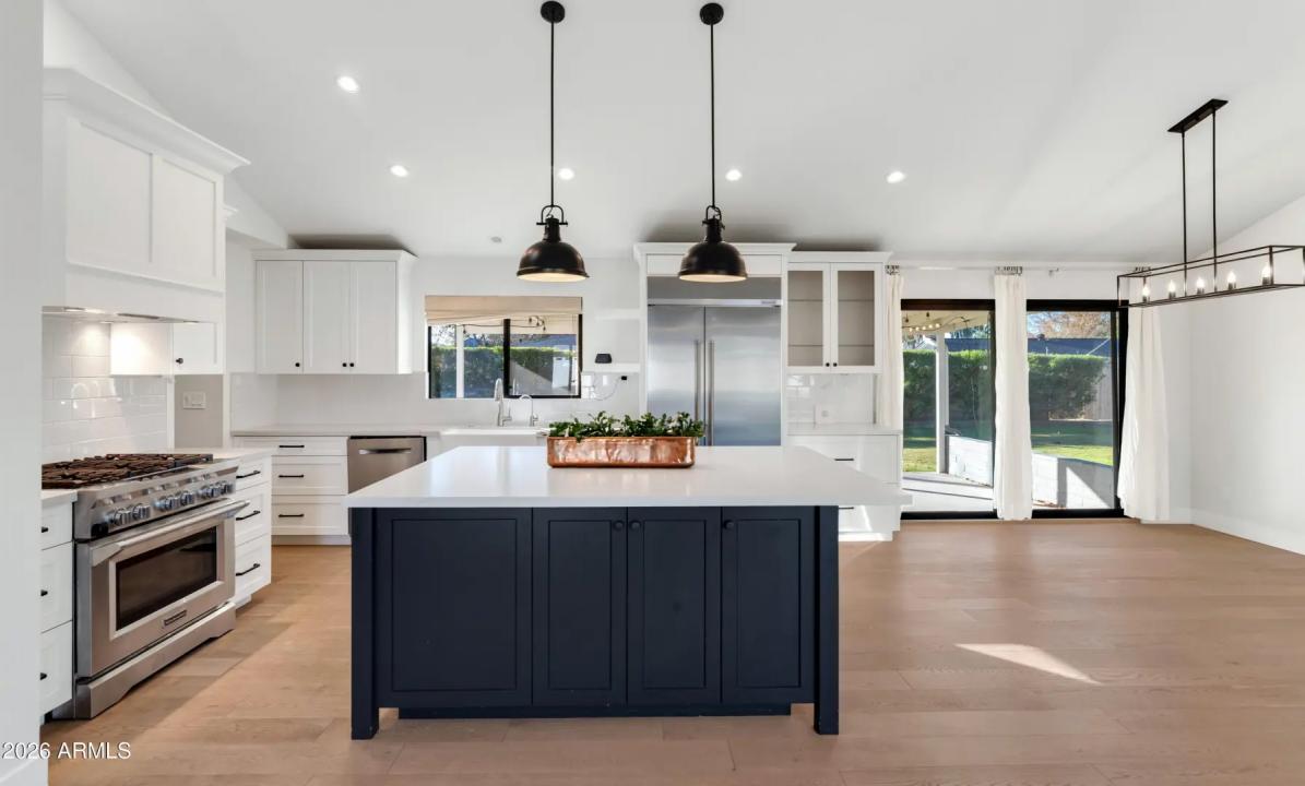 Real Estate Picture 4