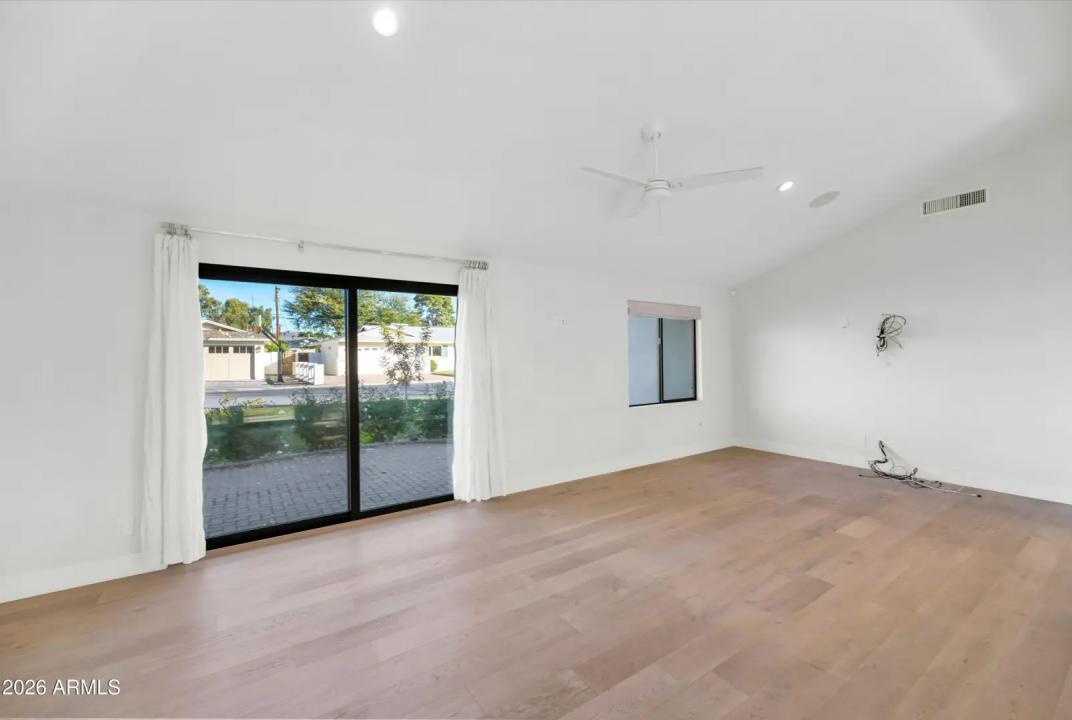 Real Estate Picture 11