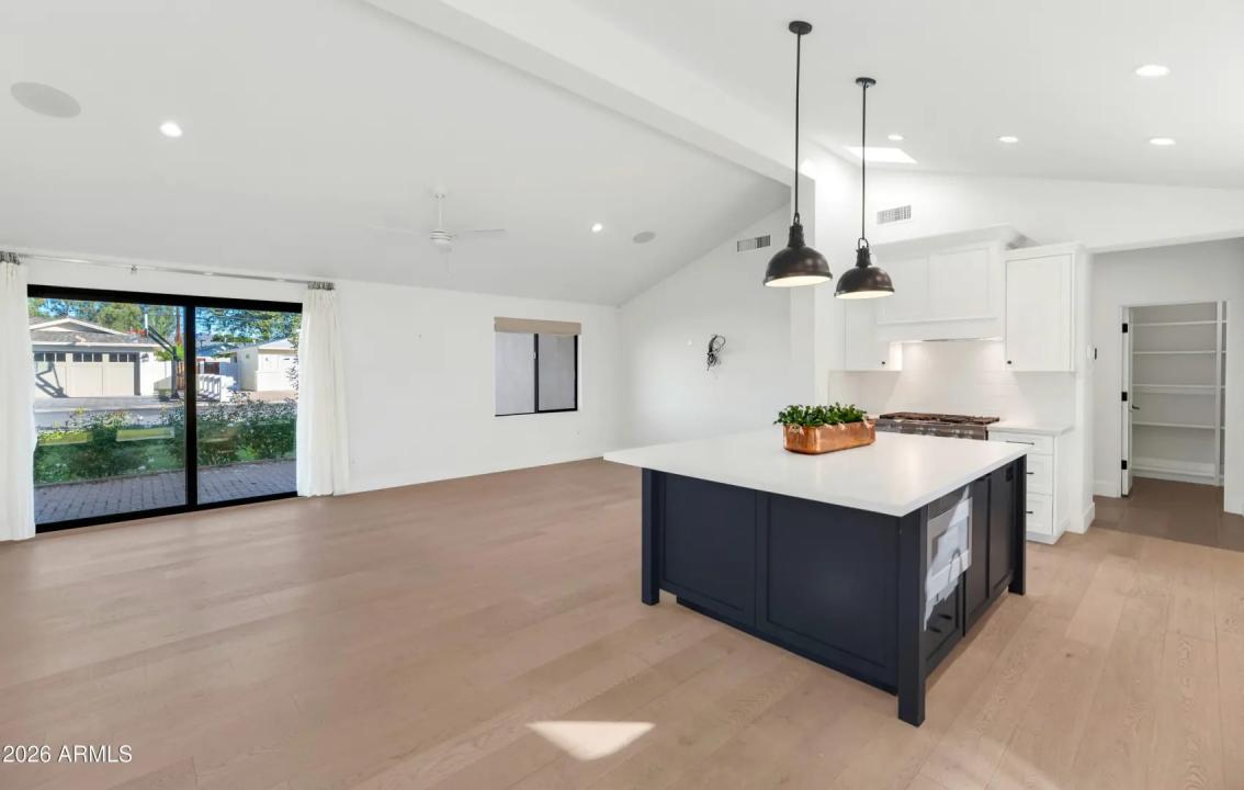 Real Estate Picture 9