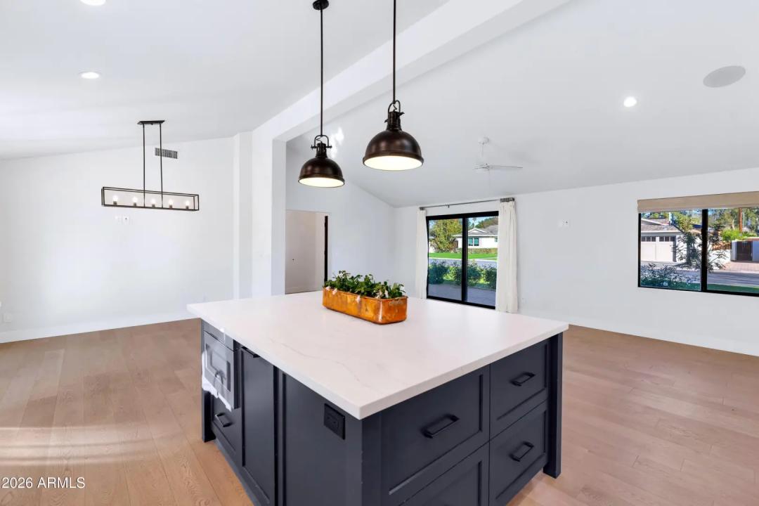 Real Estate Picture 7